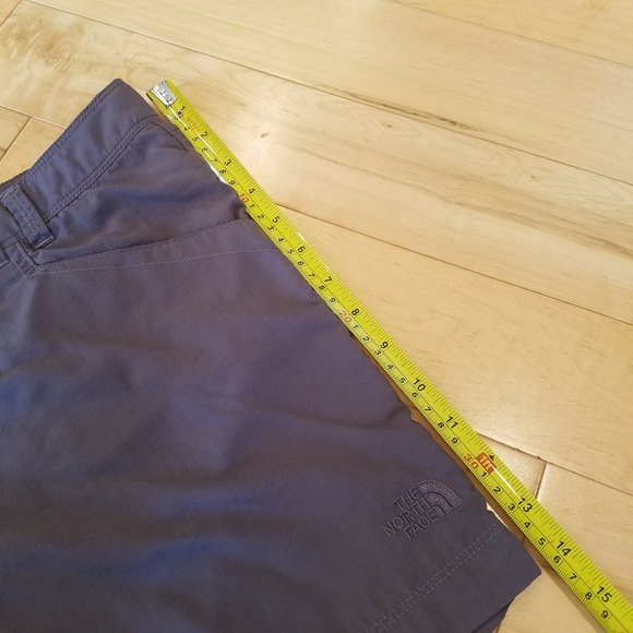 North Face Shorts - Picture 7 of 8